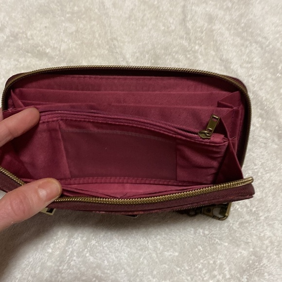 Travelon RFID Wallet, Floral, Never Used - Picture 7 of 11